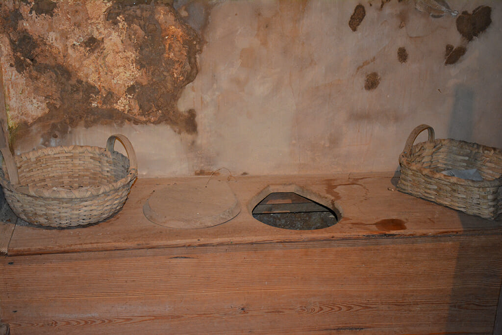 basement privies at Monticello