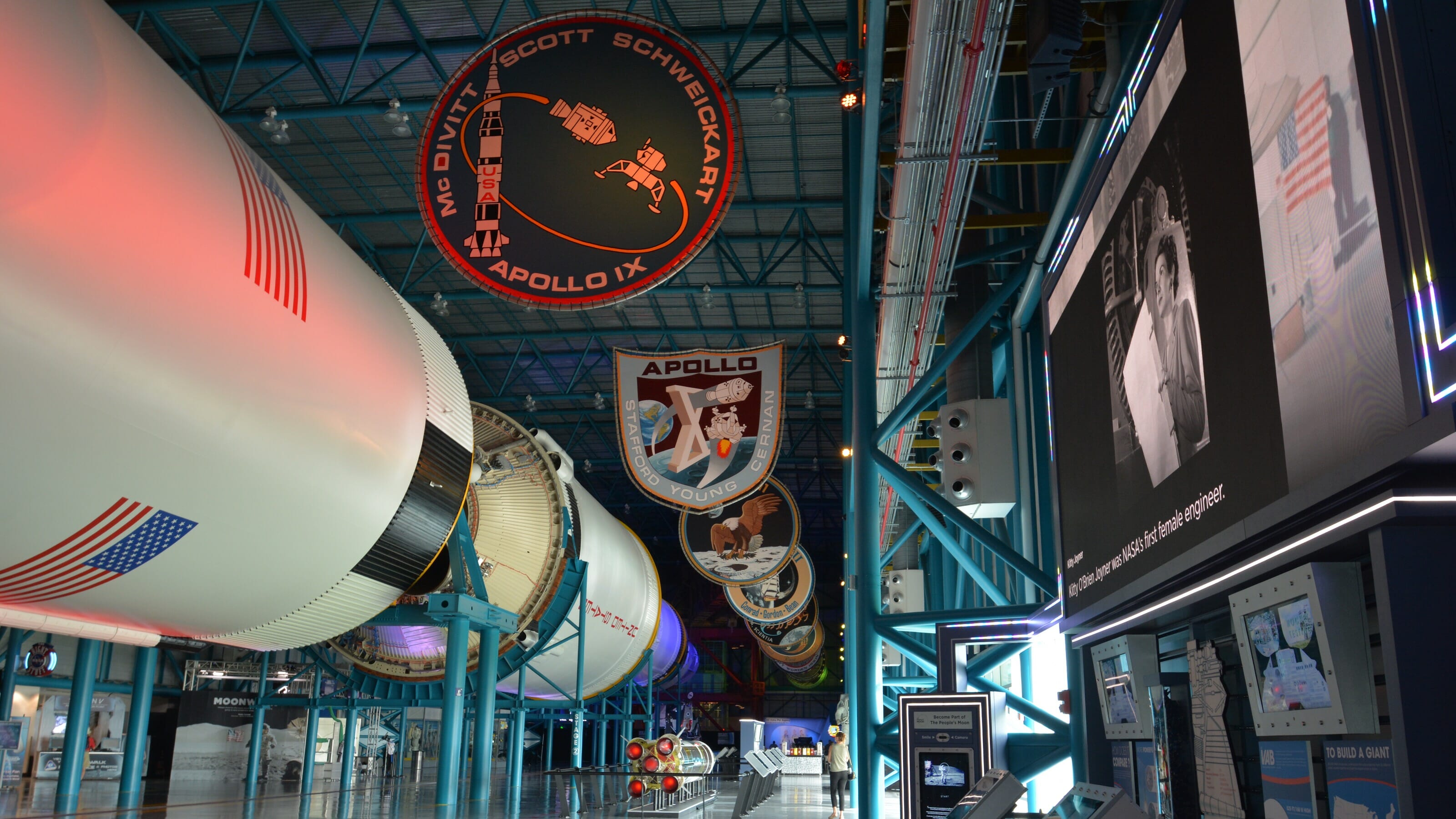 Apollo Saturn V Center 