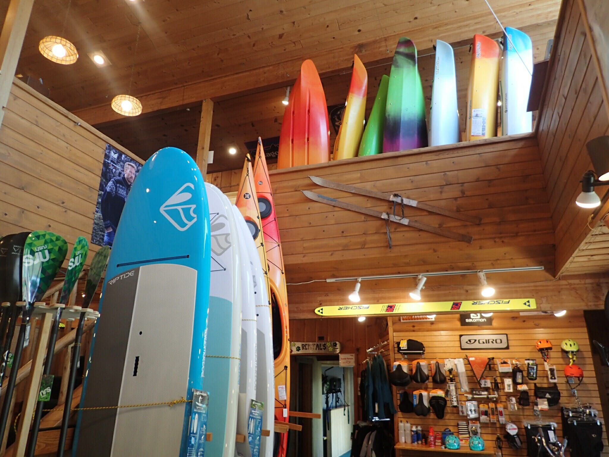 SUP and kayaks at Bahnhof