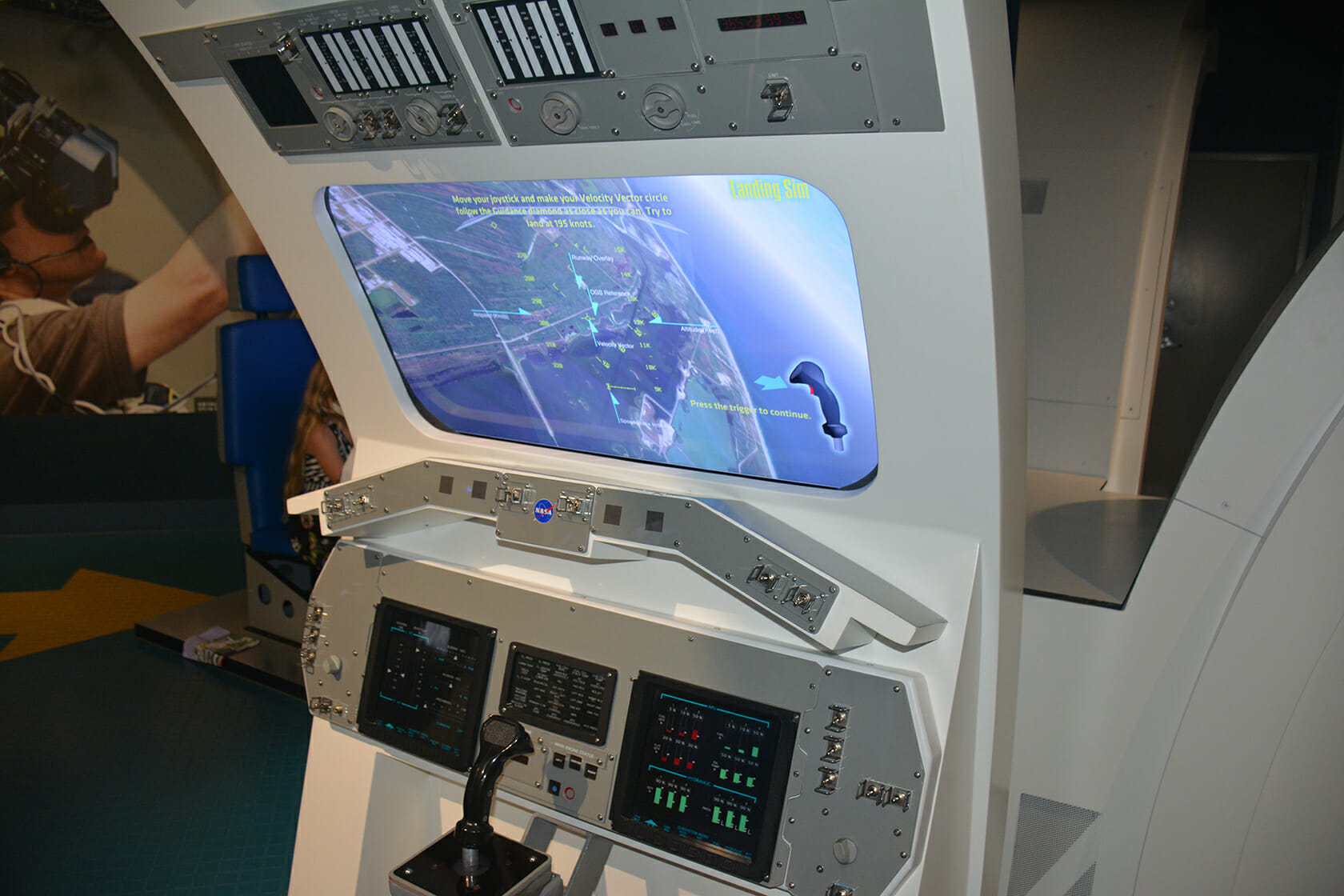 Shuttle landing simulator