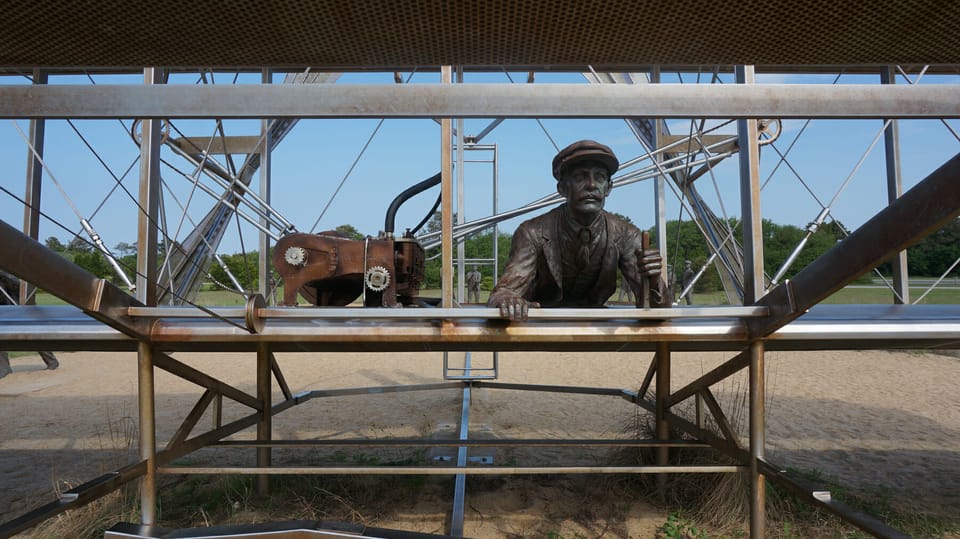 Sculpture depicting the first flight